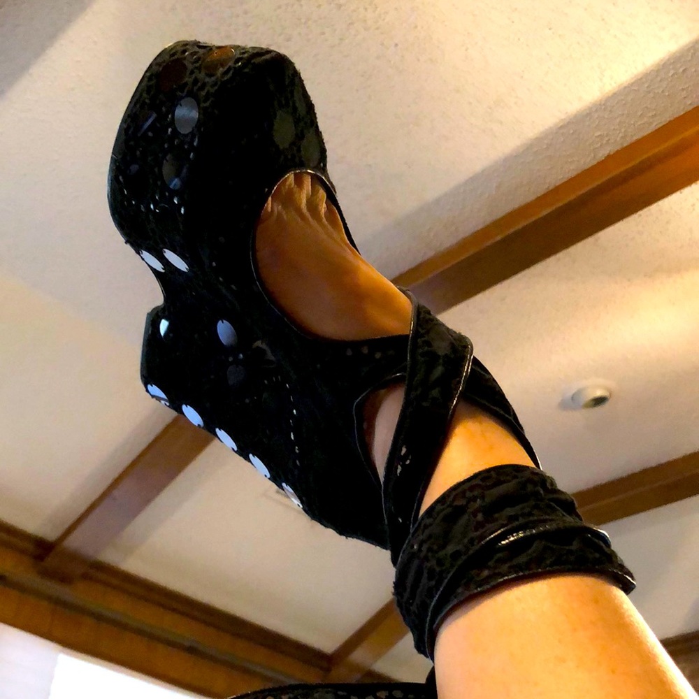 Betsey Johnson platform blk eyelet sequence shoes